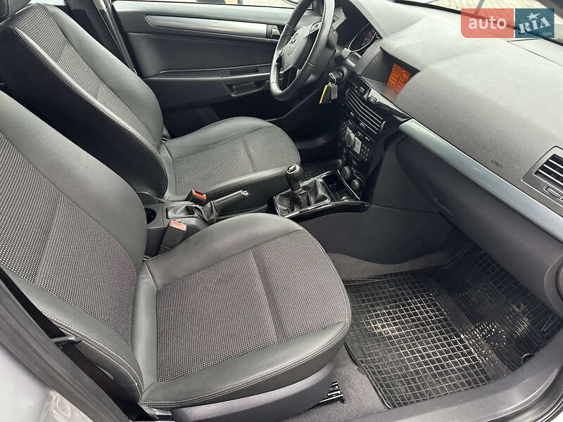 Универсал Opel Astra 2009 в Луцке