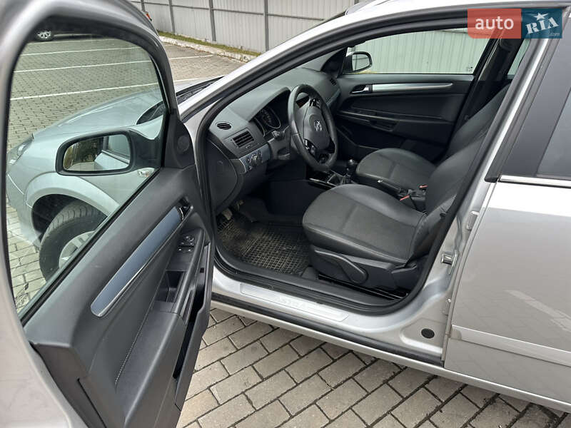 Универсал Opel Astra 2009 в Луцке