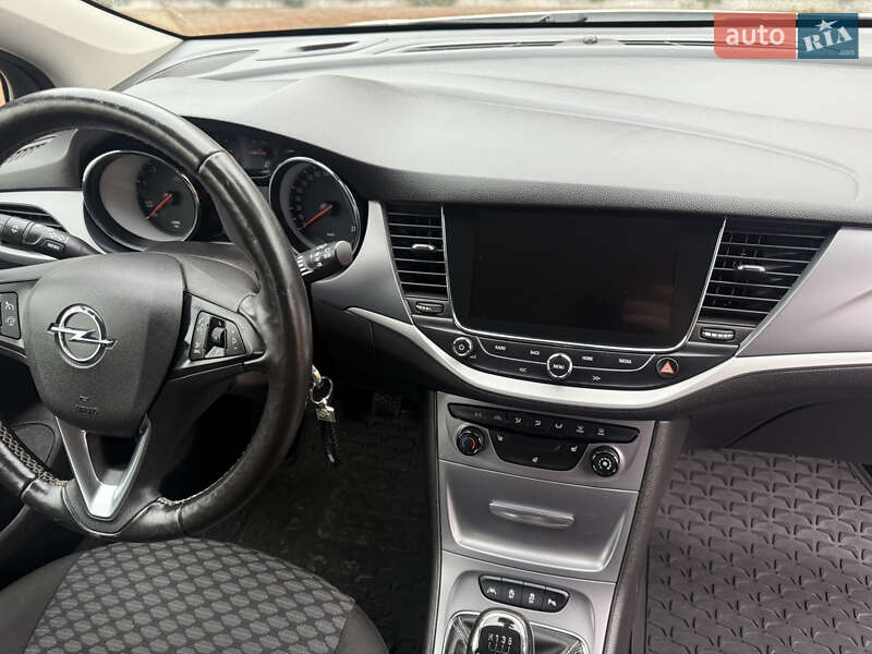 Универсал Opel Astra 2018 в Хмельницком