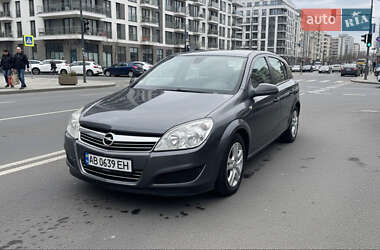 Хэтчбек Opel Astra 2008 в Могилев-Подольске