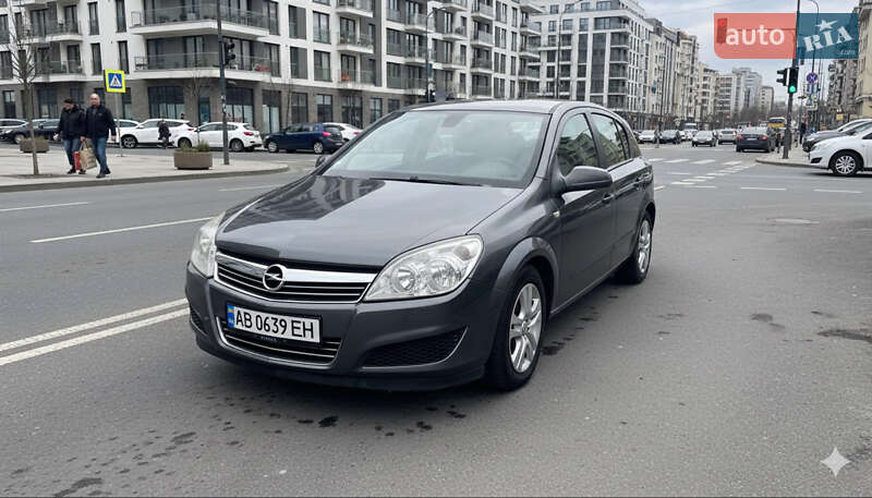 Хэтчбек Opel Astra 2008 в Могилев-Подольске фото Хэтчбек Opel Astra 2008 в Могилев-Подольске