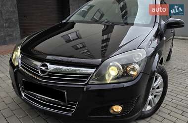 Універсал Opel Astra 2009 в Тернополі