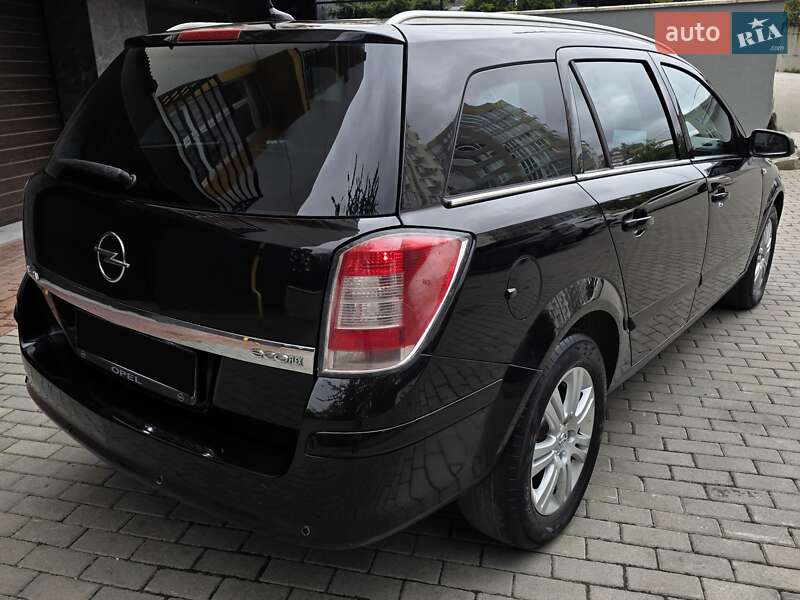 Універсал Opel Astra 2009 в Тернополі