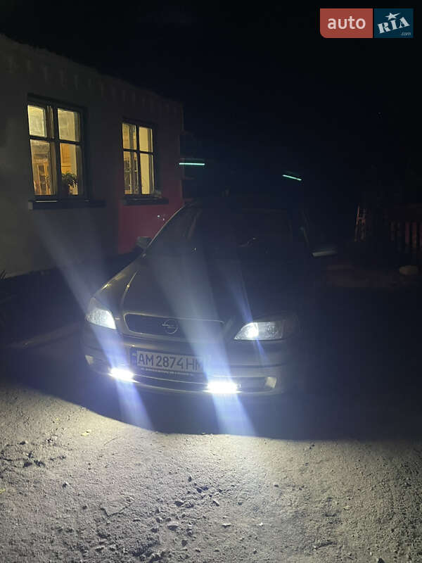 Седан Opel Astra 2004 в Хорошеве