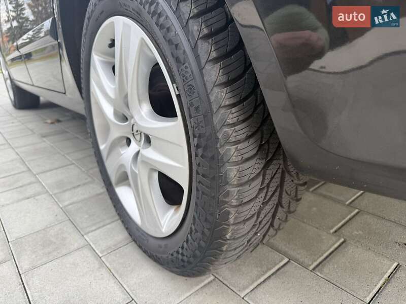 Универсал Opel Astra 2009 в Луцке