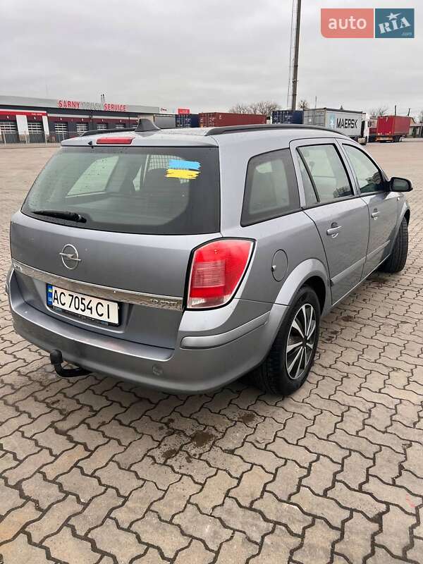 Универсал Opel Astra 2006 в Сарнах