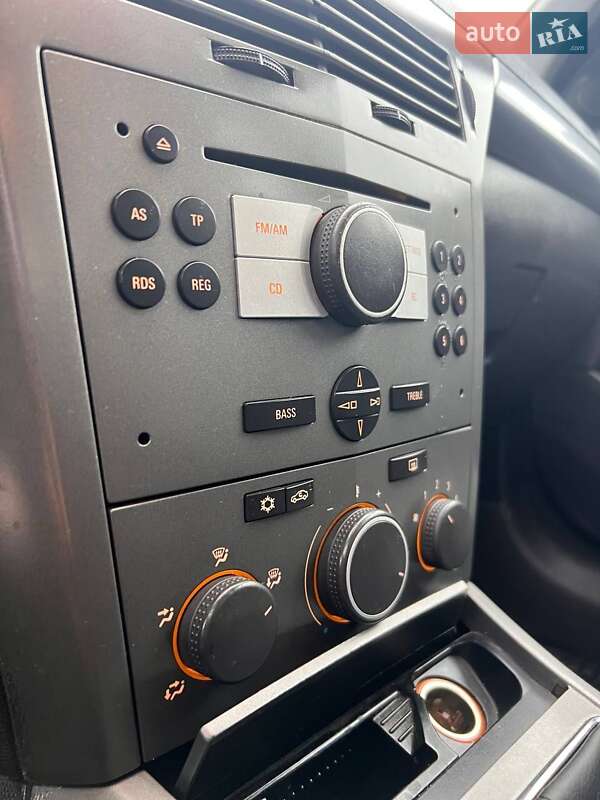 Универсал Opel Astra 2006 в Сарнах