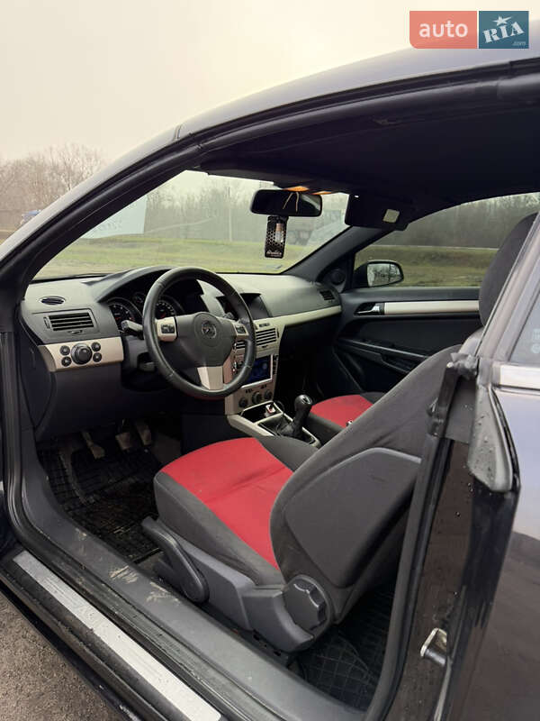 Кабриолет Opel Astra 2006 в Вольнянске