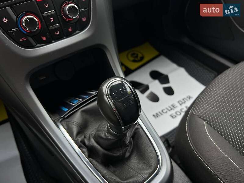 Универсал Opel Astra 2015 в Ивано-Франковске