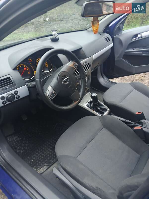 Універсал Opel Astra 2006 в Ужгороді