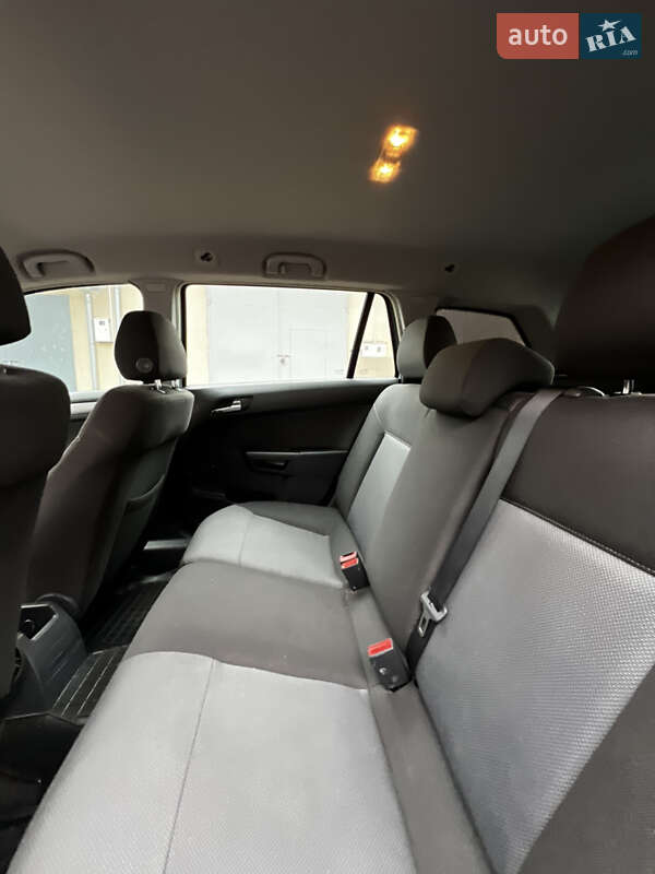 Універсал Opel Astra 2004 в Чорткові