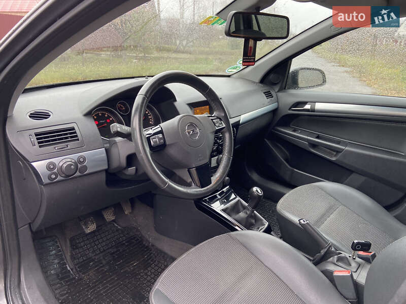 Универсал Opel Astra 2009 в Полтаве