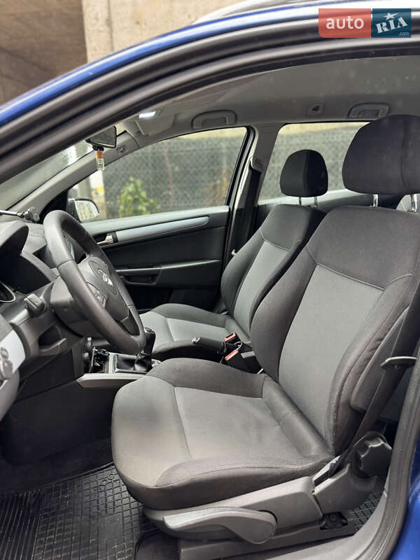 Универсал Opel Astra 2006 в Хмельницком