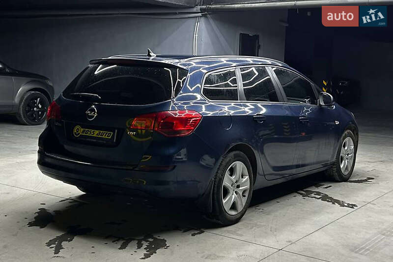 Универсал Opel Astra 2011 в Черновцах