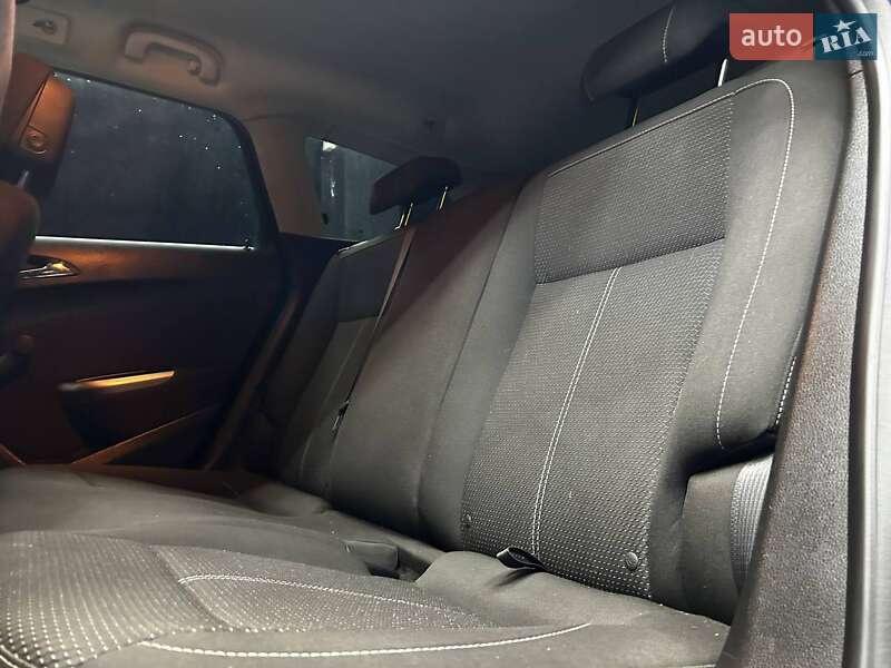 Универсал Opel Astra 2011 в Черновцах