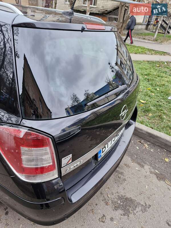 Универсал Opel Astra 2008 в Полтаве