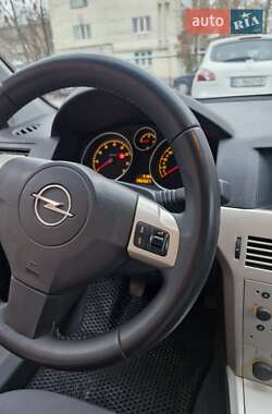 Универсал Opel Astra 2008 в Полтаве
