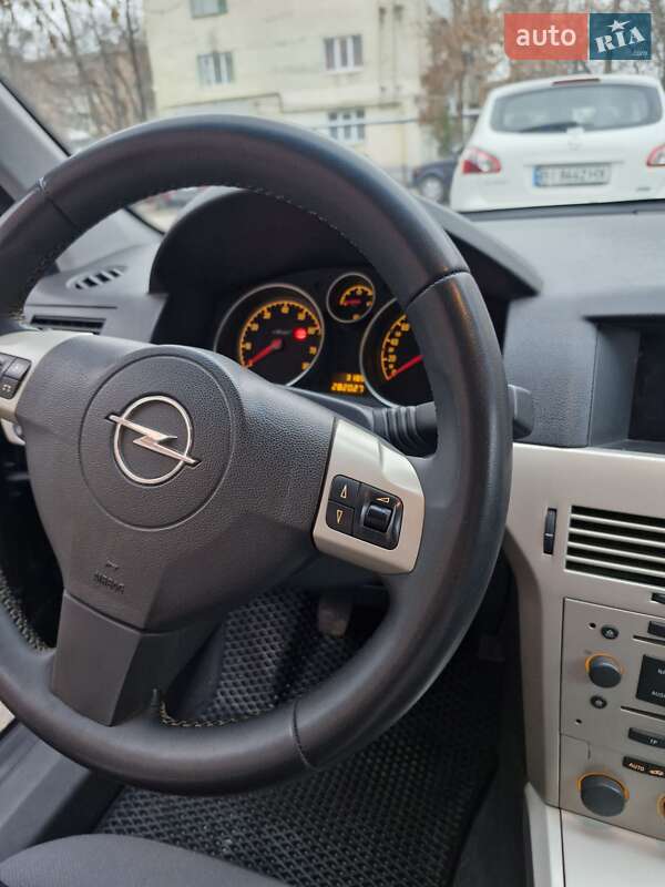 Универсал Opel Astra 2008 в Полтаве