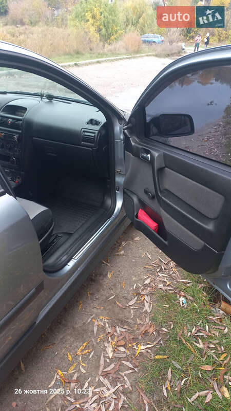 Седан Opel Astra 2006 в Киеве