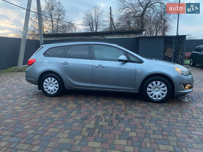 Универсал Opel Astra 2013 в Смеле