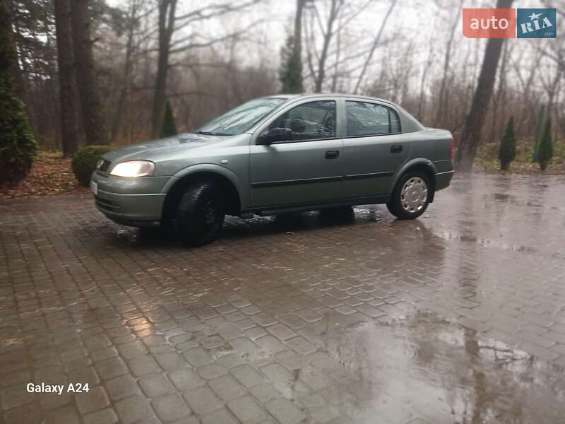 Седан Opel Astra 2006 в Львові