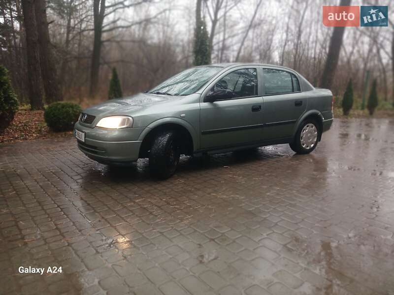 Седан Opel Astra 2006 в Львові