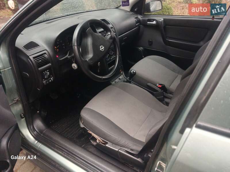 Седан Opel Astra 2006 в Львові