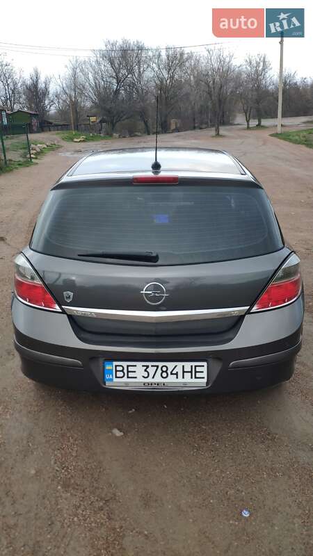 Хэтчбек Opel Astra 2008 в Южноукраинске