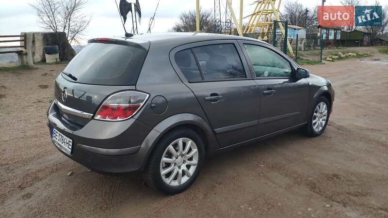 Хэтчбек Opel Astra 2008 в Южноукраинске