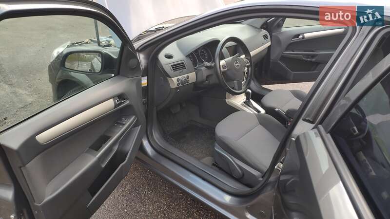 Хэтчбек Opel Astra 2008 в Южноукраинске