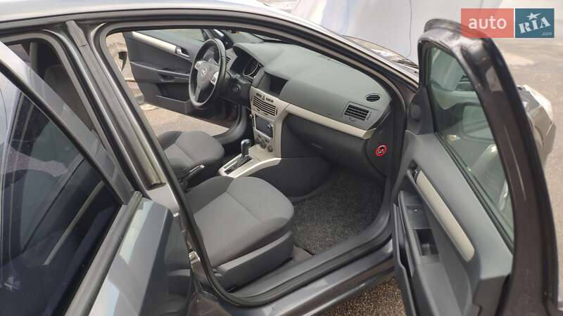 Хэтчбек Opel Astra 2008 в Южноукраинске