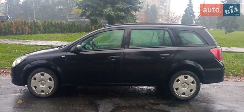 Универсал Opel Astra 2005 в Ужгороде