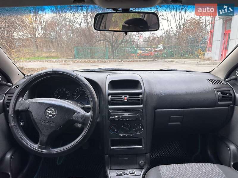 Седан Opel Astra 2005 в Запорожье