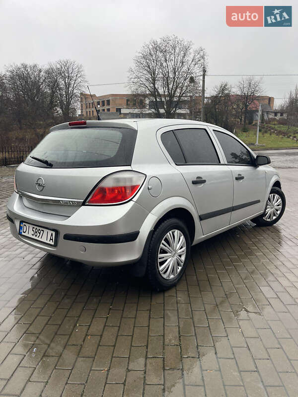 Хэтчбек Opel Astra 2006 в Ровно