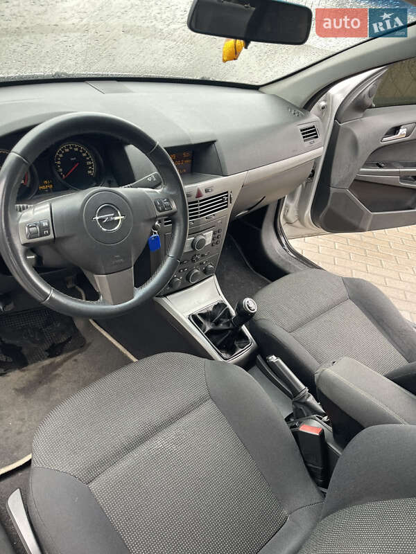 Хэтчбек Opel Astra 2006 в Ровно