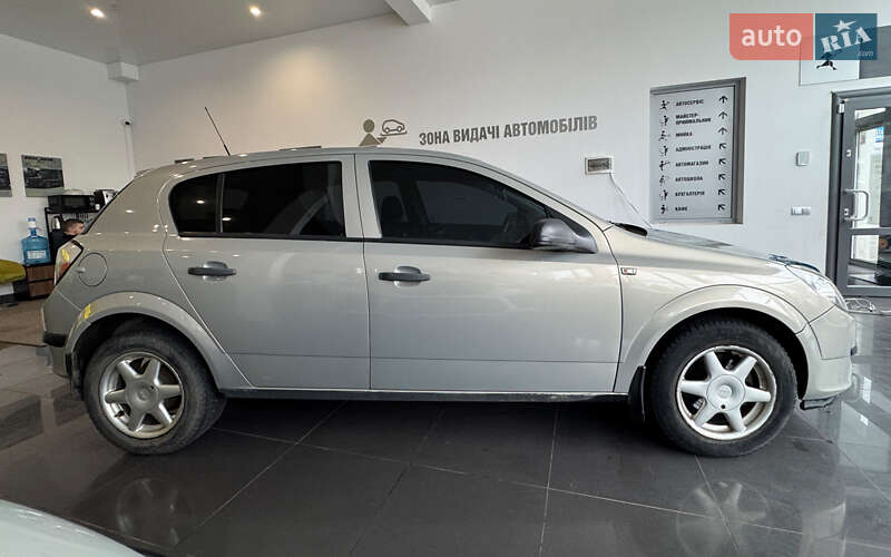 Хетчбек Opel Astra 2005 в Шептицькому