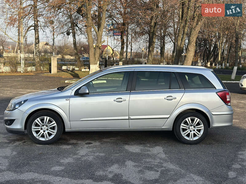 Універсал Opel Astra 2010 в Харкові