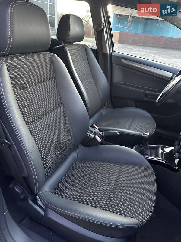 Універсал Opel Astra 2010 в Харкові