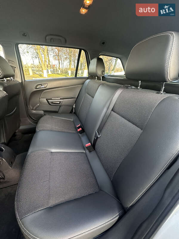 Універсал Opel Astra 2010 в Харкові