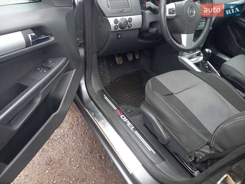 Универсал Opel Astra 2009 в Черкассах