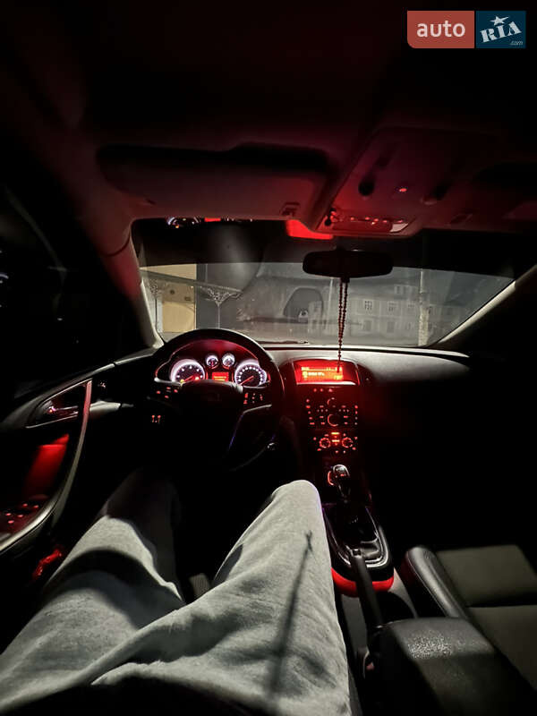 Универсал Opel Astra 2012 в Косове