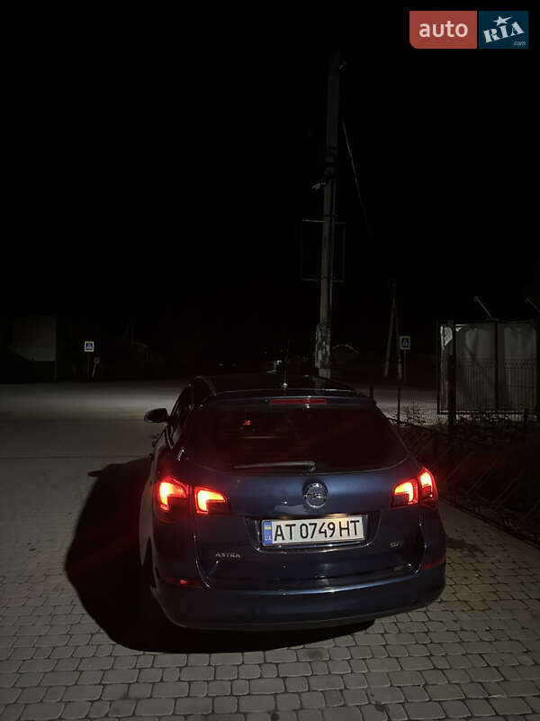 Универсал Opel Astra 2012 в Косове