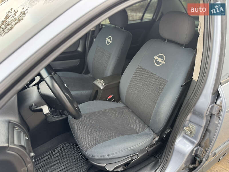 Седан Opel Astra 2007 в Новом Буге