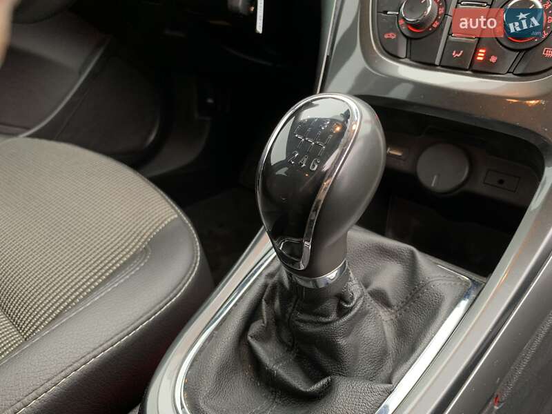 Универсал Opel Astra 2014 в Бердичеве