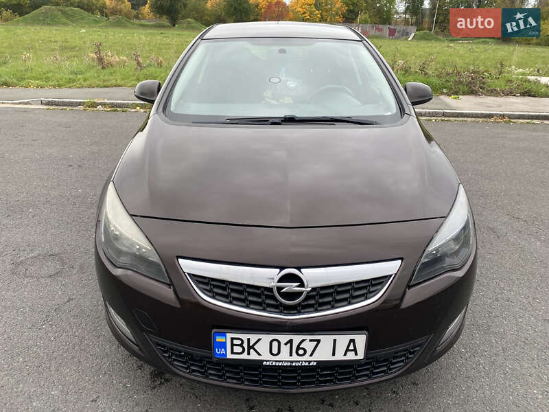 Хетчбек Opel Astra 2011 в Рівному