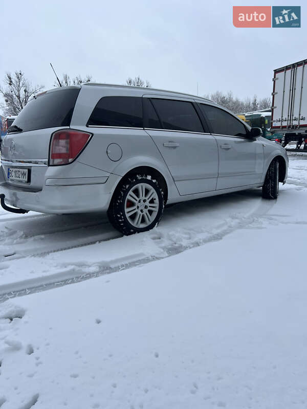 Универсал Opel Astra 2009 в Львове