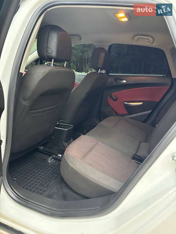 Хэтчбек Opel Astra 2010 в Жовкве