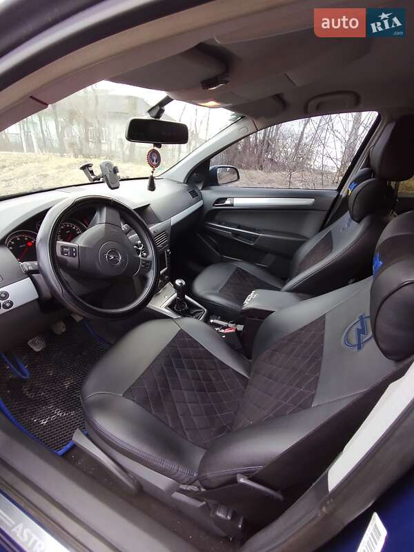 Универсал Opel Astra 2005 в Самборе