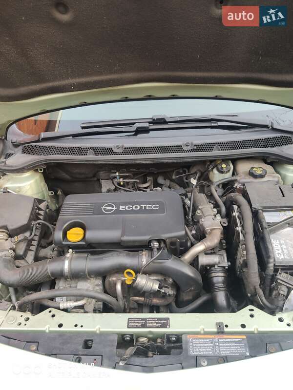 Універсал Opel Astra 2011 в Харкові