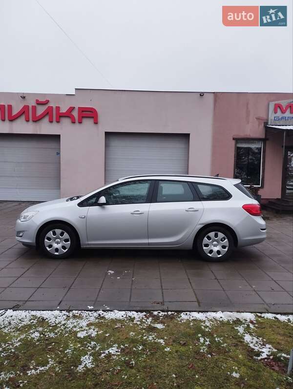 Універсал Opel Astra 2011 в Луцьку